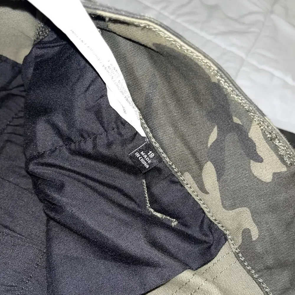 Eloquii Woman’s Plus Size 18 Zip Hem Stretch Highrise fly Camouflage Cargo Pants - Picture 8 of 9